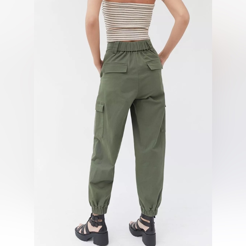 Urban Outfitters BDG Olive Green High
Rise Cargo Pants with elastic ankles